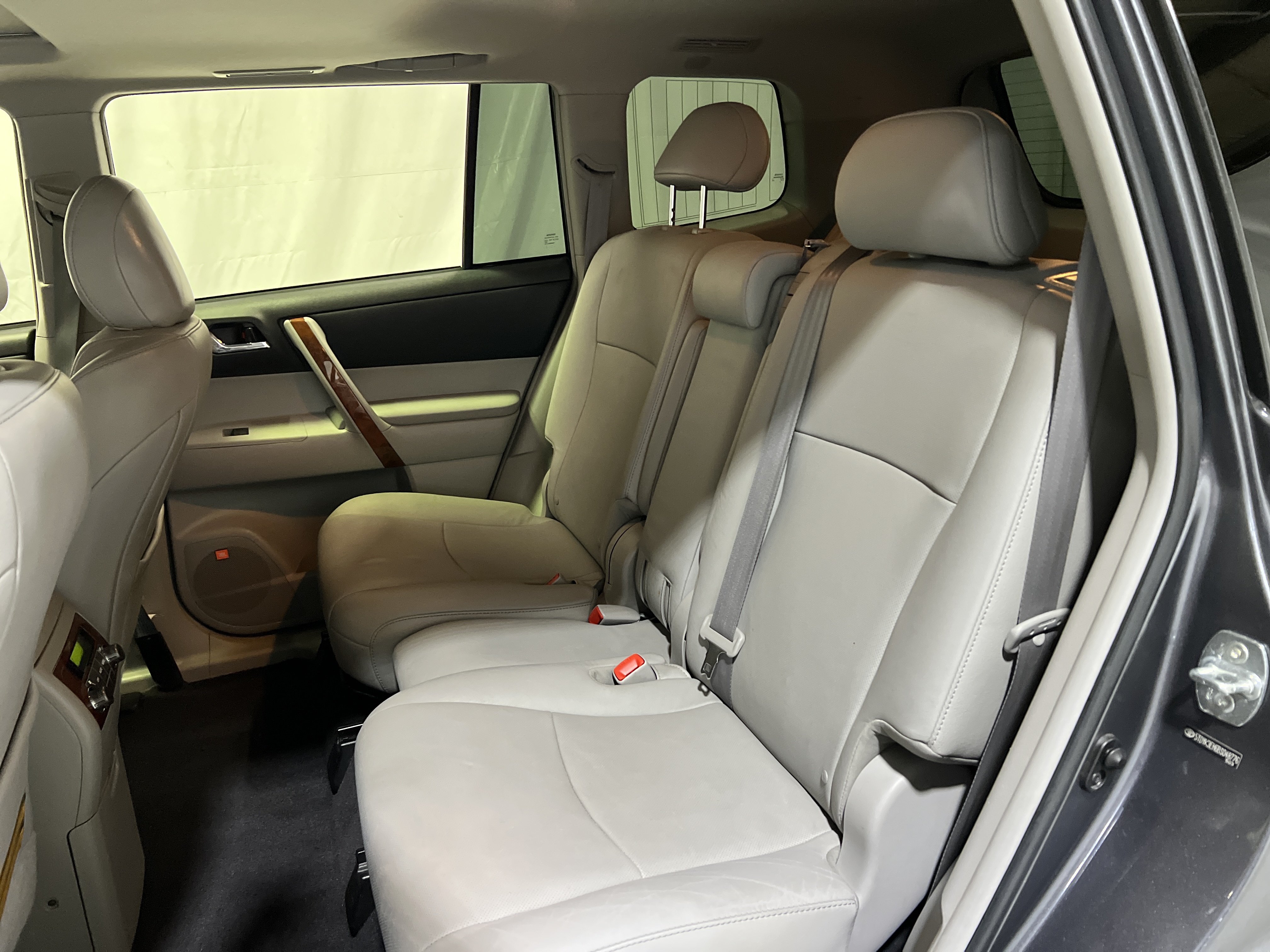 Used 2011 Toyota Highlander Limited w/ Tow Pkg FWD image 17