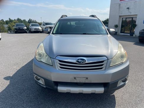 Used 2011 Subaru Outback 2.5i Limited w/ PWR Moonroof Pkg AWD/4WD image 4