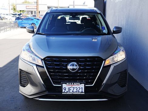 Used 2024 Nissan Kicks SV image 2