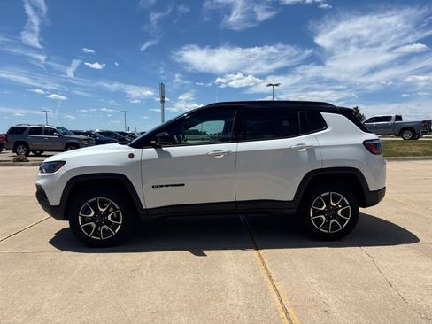 Used 2025 Jeep Compass Trailhawk AWD/4WD image 5
