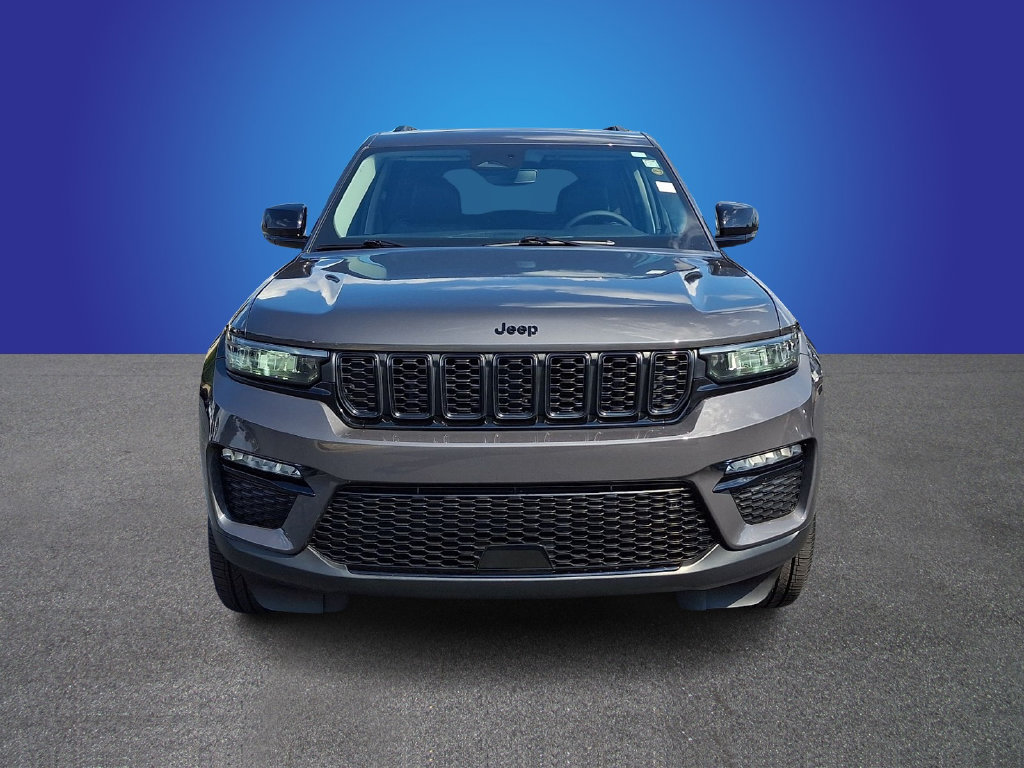 Used 2024 Jeep Grand Cherokee Limited w/ Black Appearance Package AWD/4WD image 2
