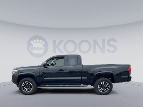 Used 2022 Toyota Tacoma SR AWD/4WD image 2
