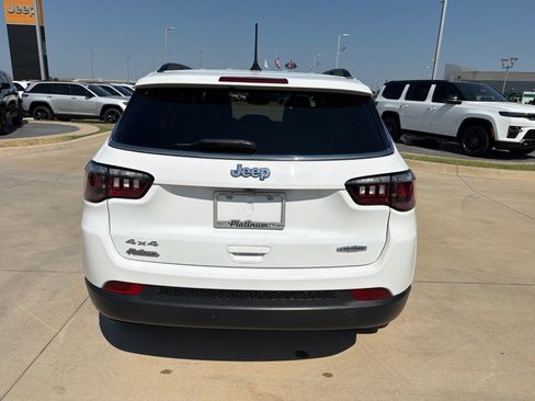 Used 2024 Jeep Compass Latitude AWD/4WD image 4