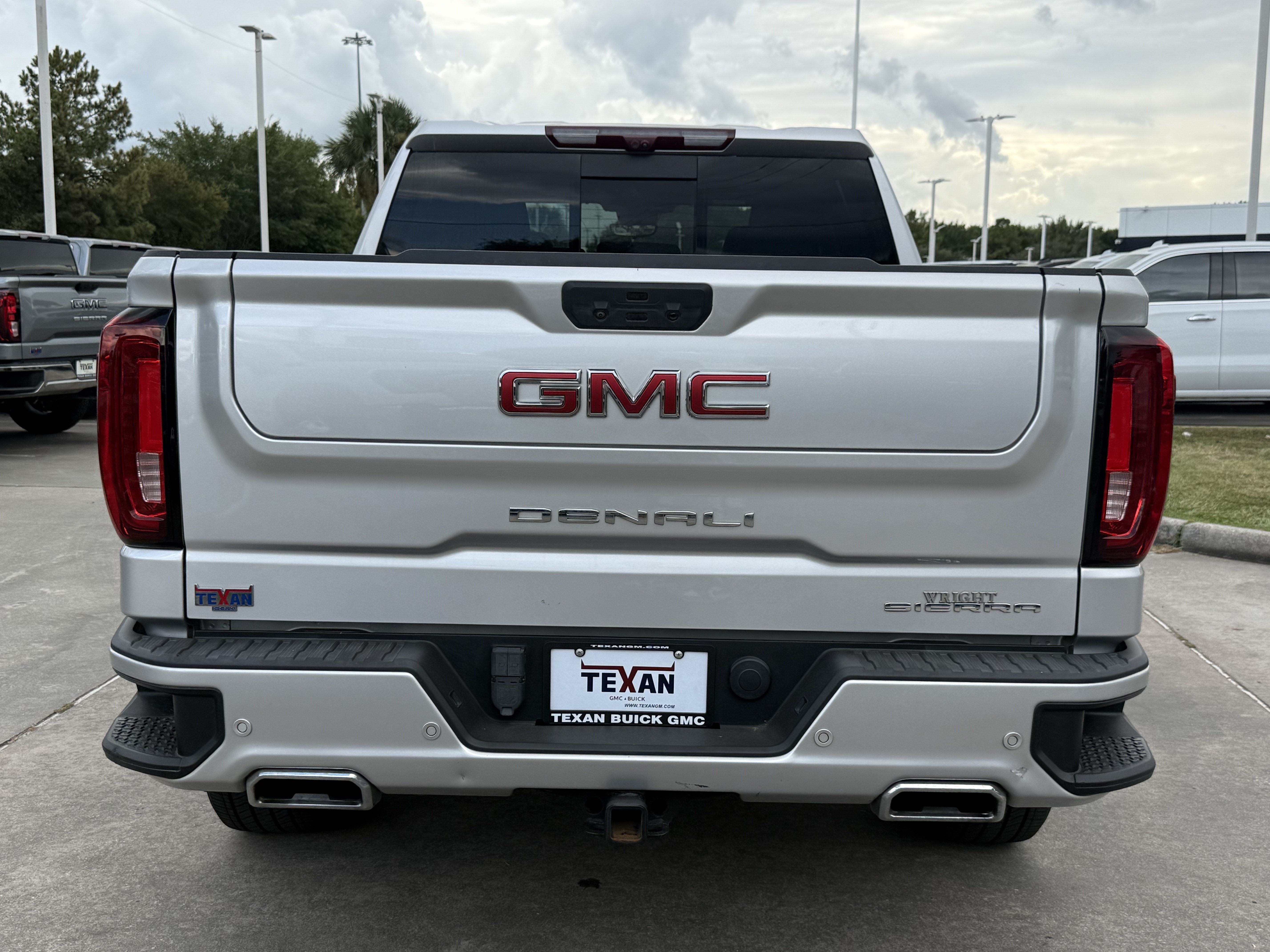 Used 2022 GMC Sierra 1500 Denali w/ Technology Package AWD/4WD image 6