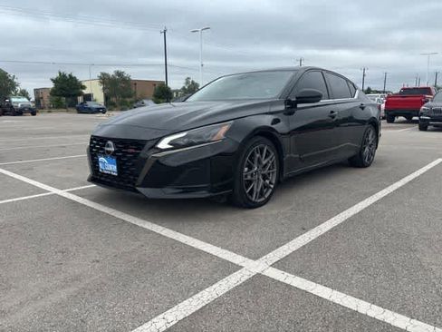 Used 2023 Nissan Altima 2.0 SR FWD image 1
