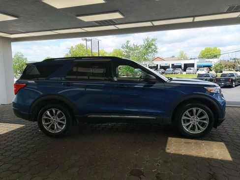 Used 2023 Ford Explorer XLT w/ Equipment Group 202A AWD/4WD image 5