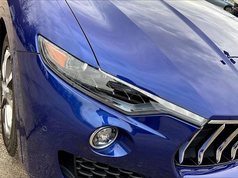 Used 2019 Maserati Levante image 32