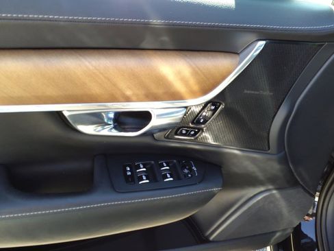 Used 2019 Volvo S90 T8 Inscription image 13