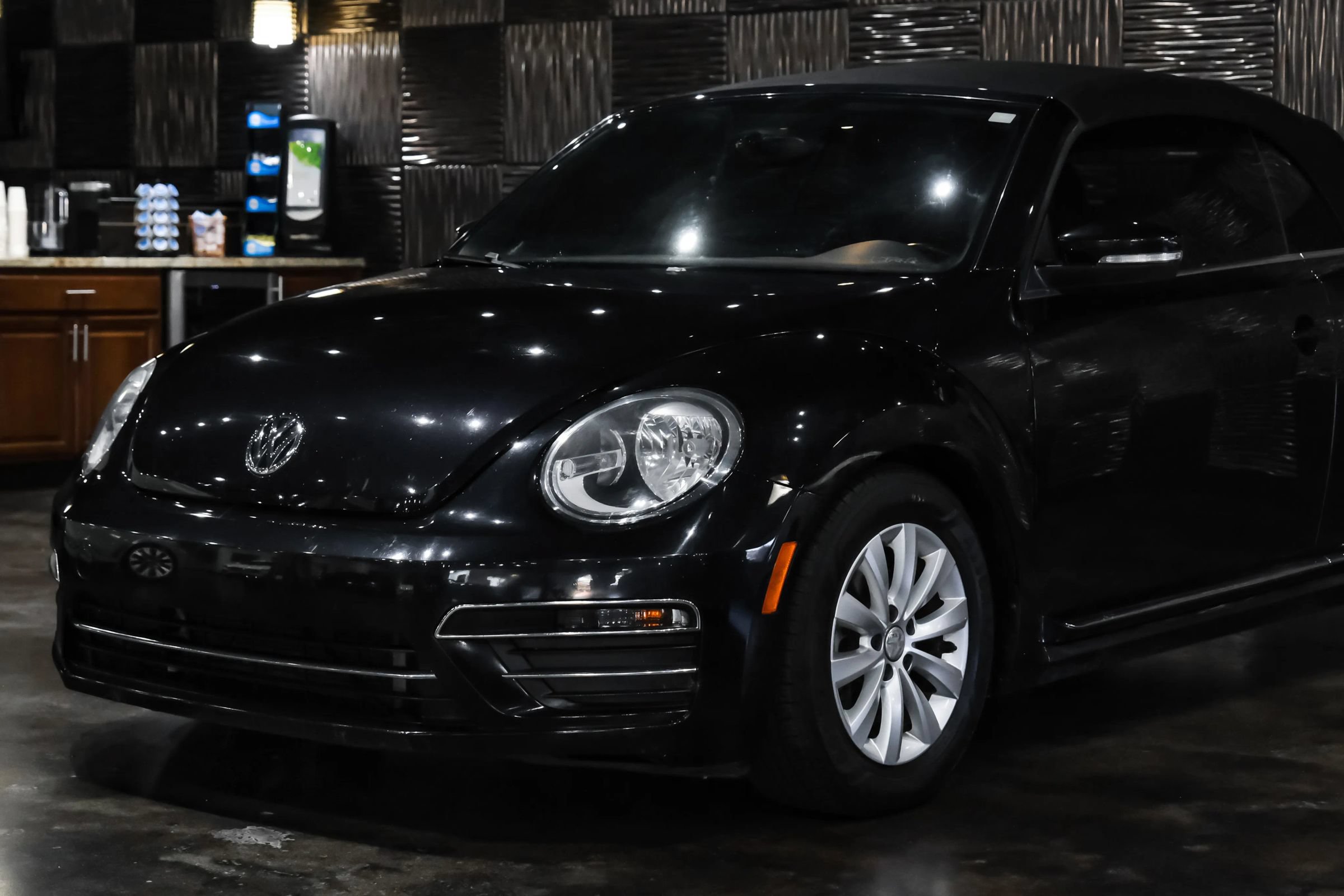 Used 2018 Volkswagen Beetle 2.0T Coast FWD image 12
