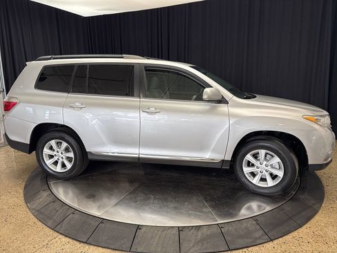 Used 2012 Toyota Highlander SE w/ Tow Pkg image 13
