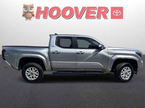 Used 2025 Toyota Tacoma SR5 RWD image 2