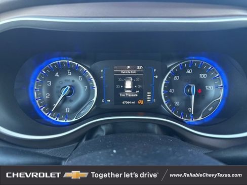 Used 2019 Chrysler Pacifica Touring-L image 28