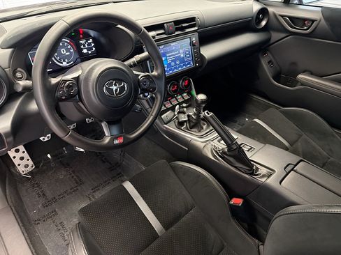 Used 2023 Toyota GR86 Premium w/ ALL Weather Mat Package (TMS) RWD image 7