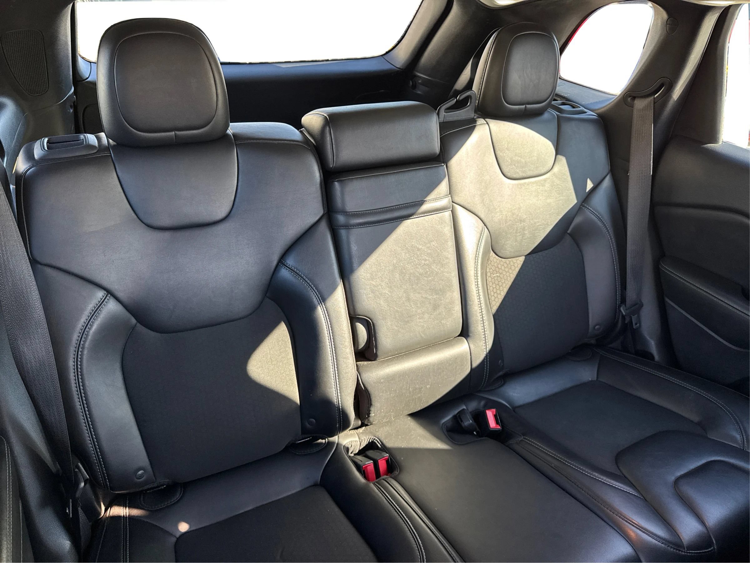 Used 2019 Jeep Cherokee Latitude Plus AWD/4WD image 12