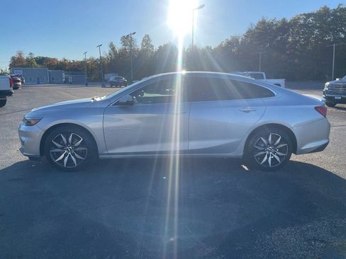 Used 2018 Chevrolet Malibu LT image 3