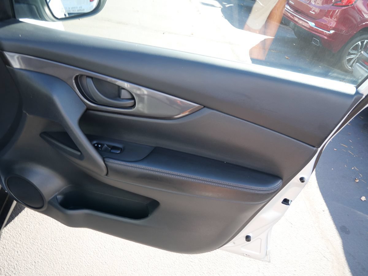 Used 2019 Nissan Rogue S AWD/4WD image 29
