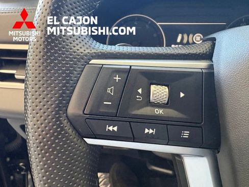 Used 2025 Mitsubishi Outlander SE FWD image 16