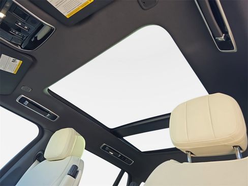 New 2025 Land Rover Range Rover Long Wheelbase SE image 31