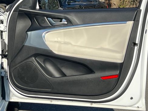 Used 2024 Genesis G70 2.5T image 10