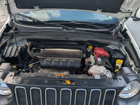 Used 2018 Jeep Renegade Latitude image 36