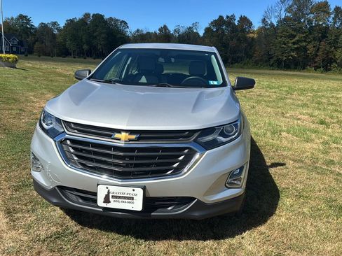 Used 2019 Chevrolet Equinox LS image 2