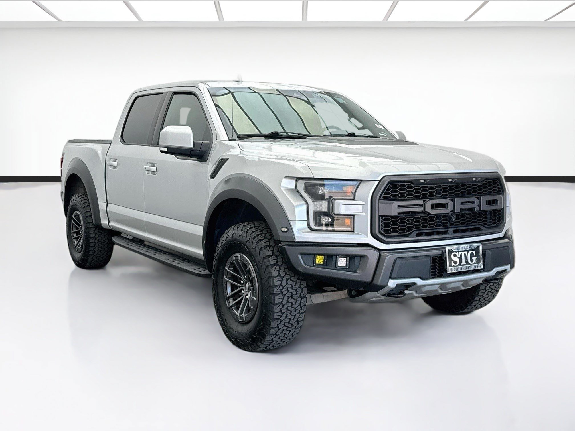 Used 2019 Ford F150 Raptor w/ Equipment Group 802A Luxury AWD/4WD image 3