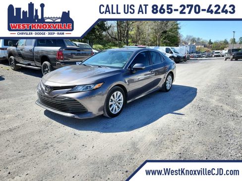 Used 2020 Toyota Camry LE image 1