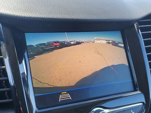 Used 2022 Chevrolet Trax LT w/ LT Convenience Package image 13