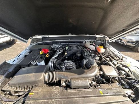 Used 2025 Jeep Wrangler Unlimited Sahara AWD/4WD image 14