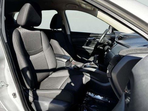 Used 2018 Nissan Rogue SV FWD image 46