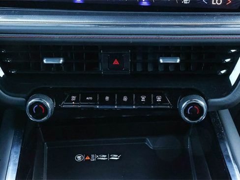 Used 2025 Chevrolet Suburban RST image 13