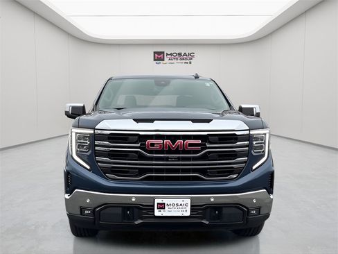 Used 2022 GMC Sierra 1500 SLT w/ SLT Convenience Package image 2