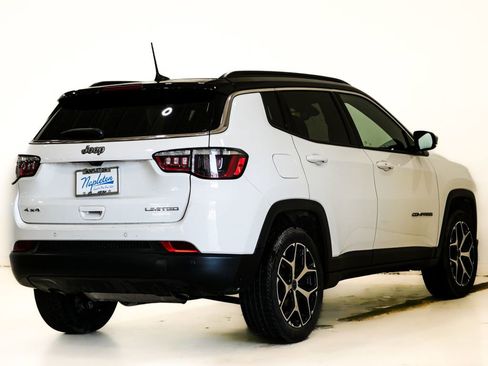 Used 2025 Jeep Compass Limited AWD/4WD image 5