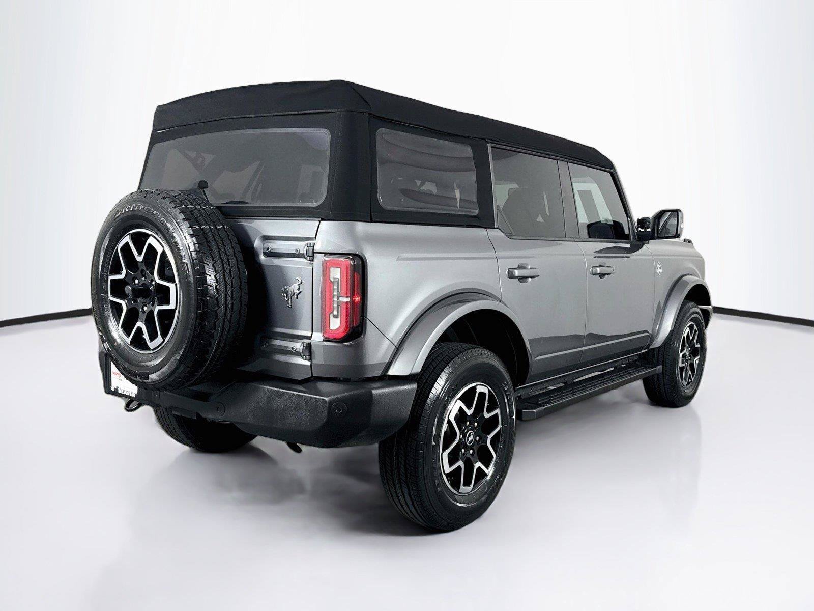 Used 2024 Ford Bronco Outer Banks AWD/4WD image 2