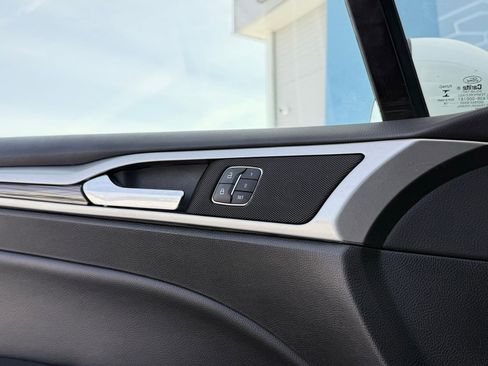 Used 2018 Ford Fusion SE w/ Equipment Group 602A FWD image 12
