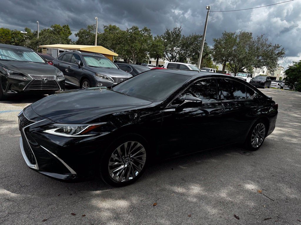 Certified 2025 Lexus ES 300h w/ Technology Package FWD image 3