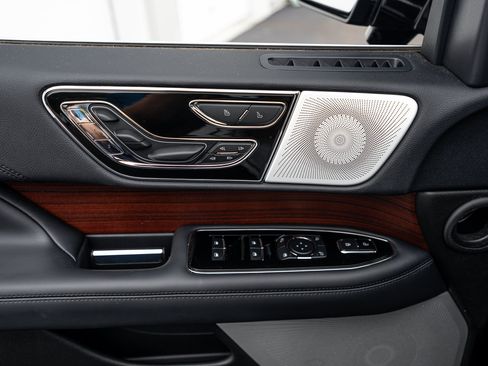 Used 2023 Lincoln Navigator Reserve AWD/4WD image 14