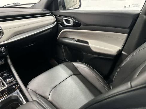 Used 2025 Jeep Compass Limited image 13