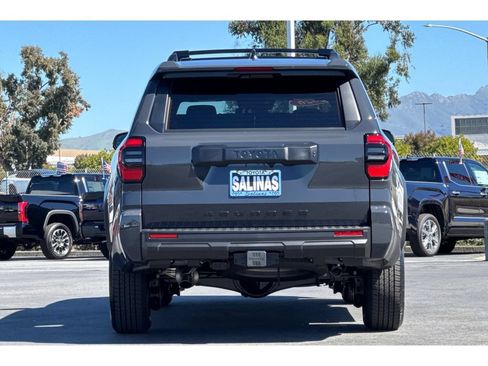 New 2026 Toyota 4Runner SR5 AWD/4WD image 5