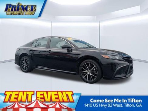 Used 2023 Toyota Camry SE FWD image 1
