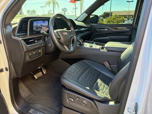 Certified 2023 Cadillac Escalade Sport Platinum w/ LPO, ONYX Package image 7