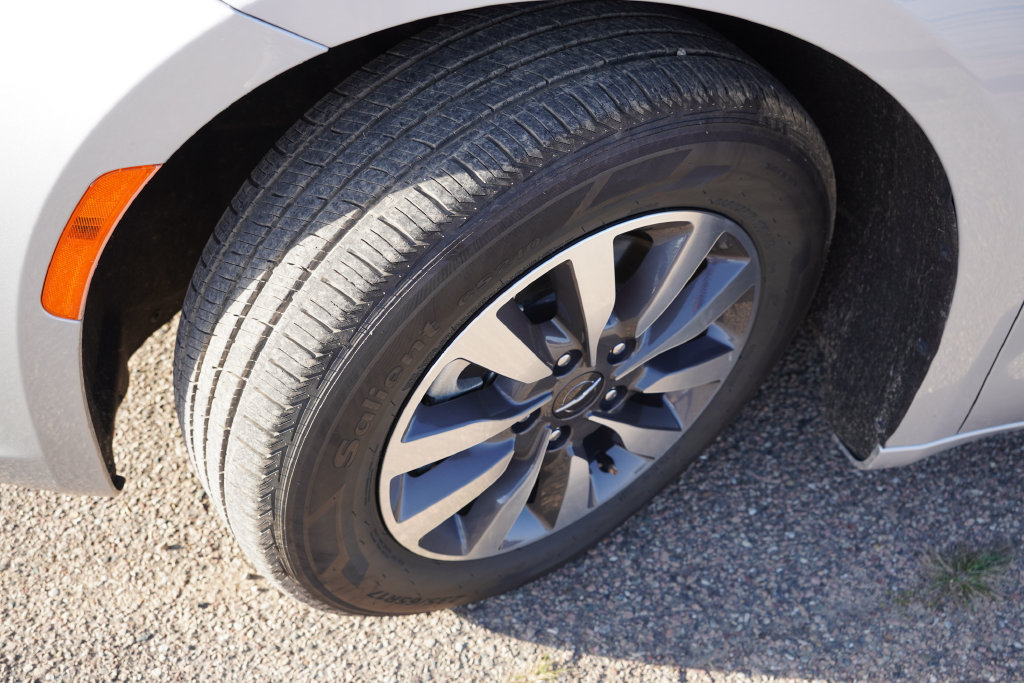 Used 2024 Chrysler Pacifica Limited FWD image 13