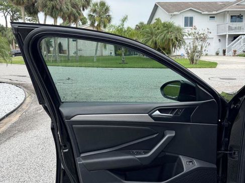 Used 2019 Volkswagen Jetta R-Line image 9