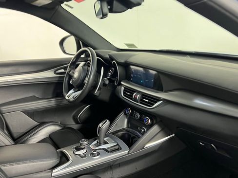 Used 2023 Alfa Romeo Stelvio Veloce image 39