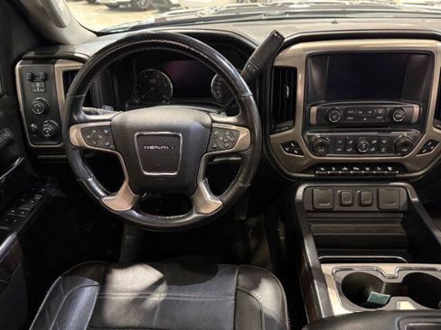 Used 2015 GMC Sierra 2500 Denali w/ Duramax Plus Package AWD/4WD image 18