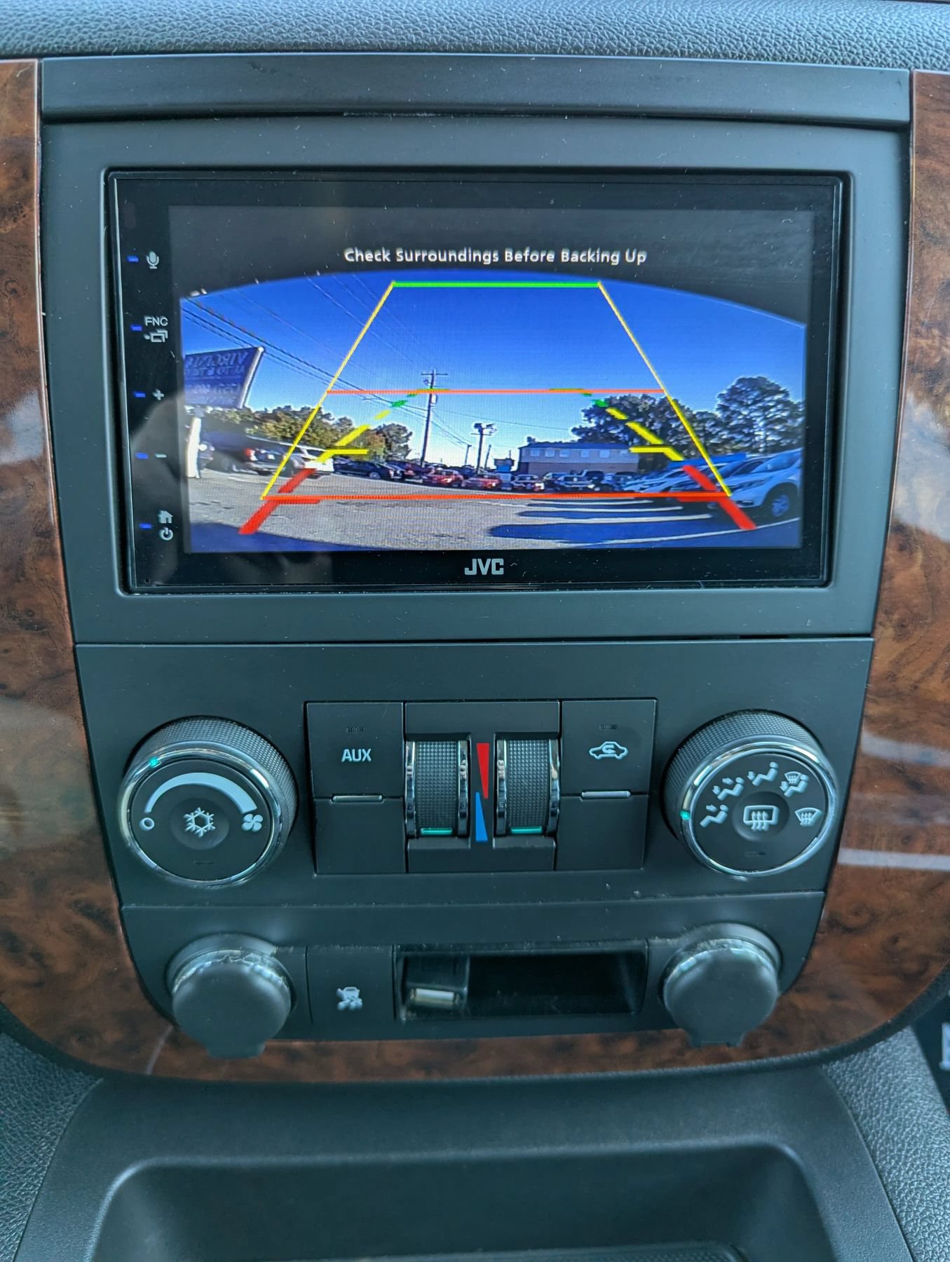 Used 2007 Chevrolet Suburban LT RWD image 3