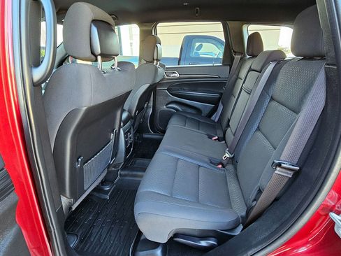 Used 2021 Jeep Grand Cherokee Laredo image 17