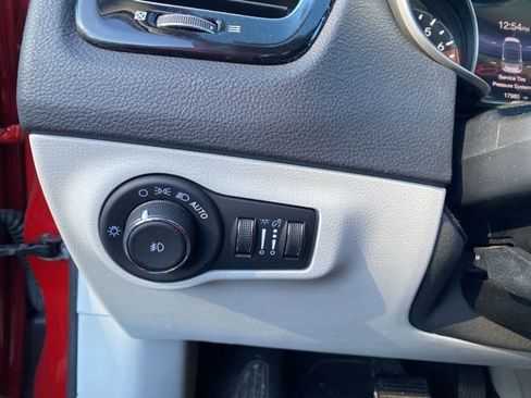 Used 2021 Jeep Compass Limited w/ Sun and Sound Group image 29