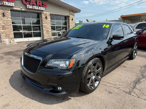 Used 2014 Chrysler 300 SRT8 w/ Leather Interior Group RWD image 2