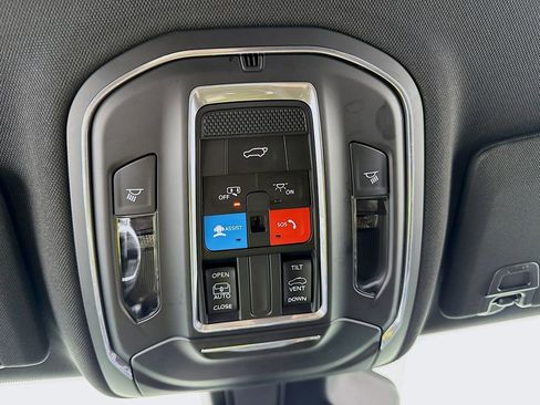 Used 2023 Jeep Grand Cherokee Altitude AWD/4WD image 16